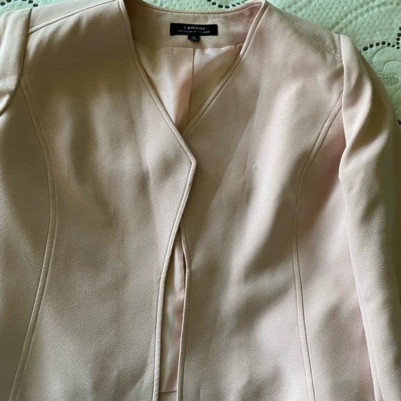 Suit - Picture 3 of 5